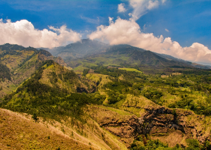 Keajaiban dan Daya Tarik Gunung Sakral Pulau Jawa, Salahsatunya Dapat Mengabulkan Permintaan