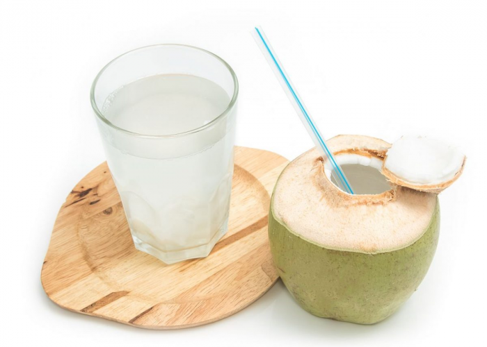Inilah Manfaat Air Kelapa sebagai Pilihan Minuman Berbuka Puasa yang Sehat