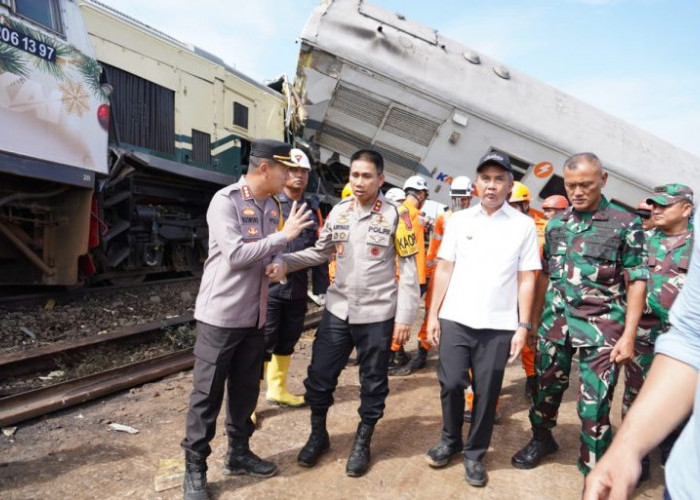 Tragedi Tabrakan KA 350 Commuter Line Versus KA 66 Turangga, 300 Personil Polda Jabar Melakukan Evakuasi