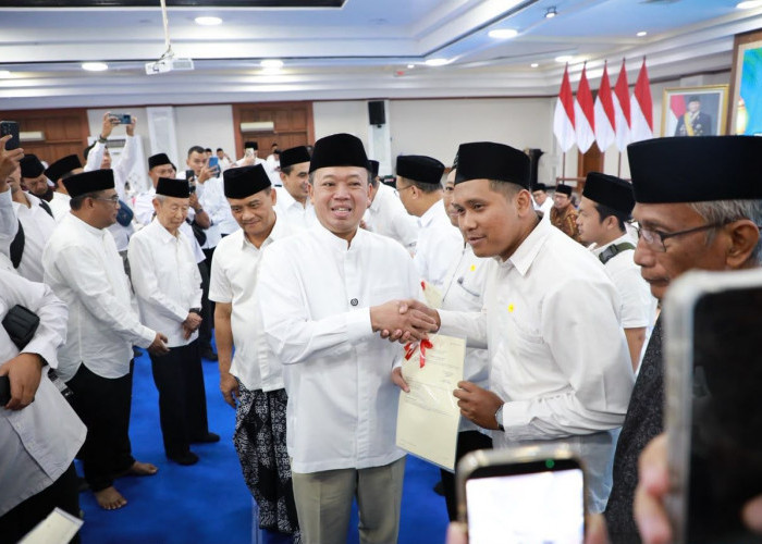 ATR/BPN Serahkan 243 Sertipikat Tanah Wakaf di Jawa Tengah