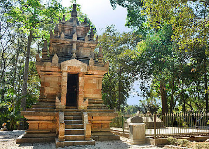 Menguak Sejarah Candi Cangkuang: Perpaduan Hindu dan Islam di Garut