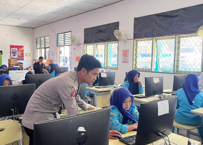 Siswa SMAN 2 Pagar Alam Diedukasi Paham AI, Iptu Riyanto : Sebagai Alat Bantu Pembelajaran di Sekolah