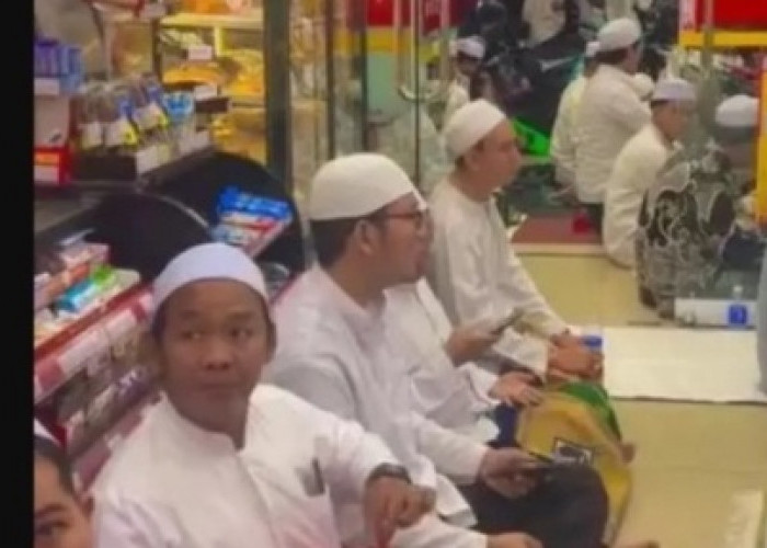 Salat Tarawih dalam Minimarket, Tradisi Unik Jelang Lebaran di Bogor