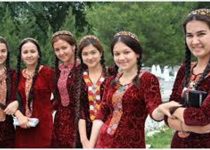 Bikin Kaum Adam Gimana! Ini 5 Tradisi Unik dan Aneh Suku di Indonesia, Ada Ritual Malam Pertama