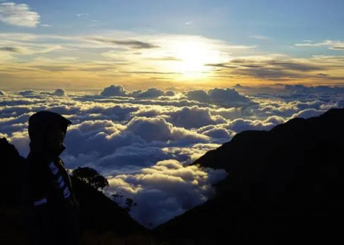 Mengungkap Mitos dan Misteri di Balik Keagungan Gunung Binaia