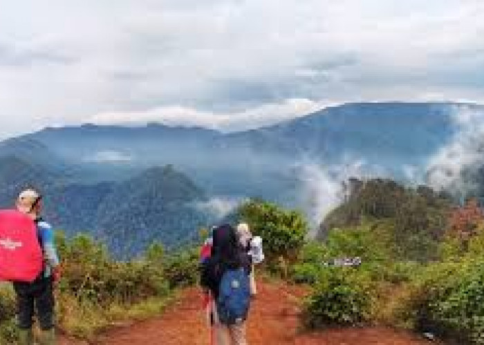 Eksplorasi Gunung Sunda, Keindahan Alam dan 7 Misteri yang Bikin Merinding!