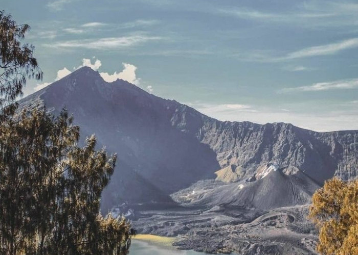 Yakin Mau Sendirian Kesini? Inilah Gunung-Gunung di Indonesia Yang Dipenuhi Aura Menyeramkan!