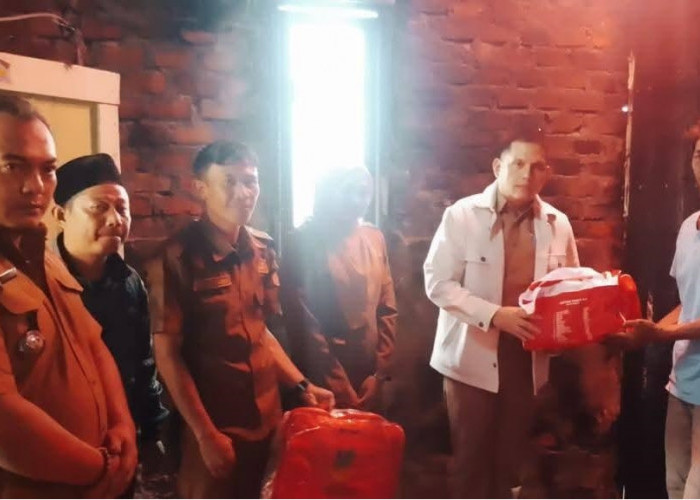 Dinsos Salurkan Bantuan kepada Korban Kebakaran