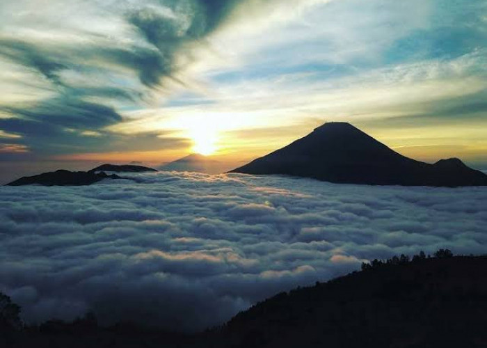 Menakjubkan! Inilah 5 Keunikan Dataran Tinggi Dieng , Negeri di Atas Awan yang ada di Indonesia