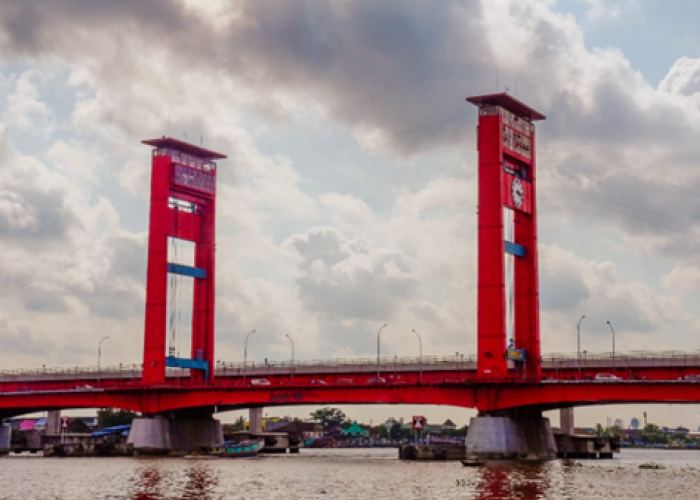 Penampakan dan Suara Misterius: Misteri Angker di Jembatan Ampera