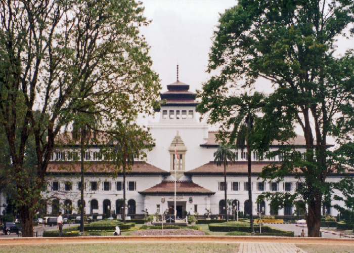 Keangkeran di Balik Kemegahan Gedung Sate Bandung