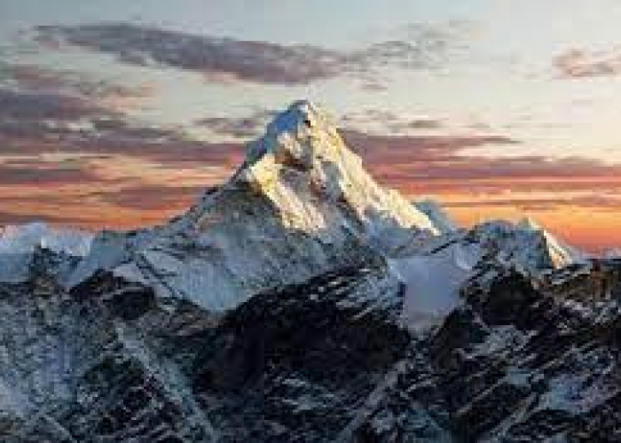 Mengapa Gunung Gangkhar Puensum Menjadi Puncak yang Tidak Boleh Didaki? Simak Penjelasannya!