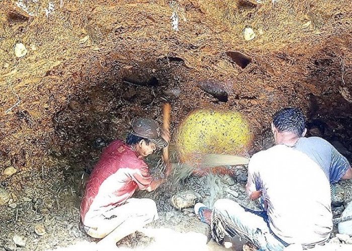 Banyak Penelitian Di Gunung Padang Menyimpan Misteri, Seperti Logam Mulia Dan Artefak Kuno!