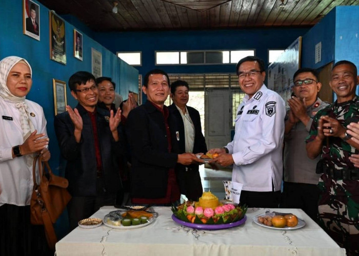 Potong Tumpeng HUT ke 79 PWI, Nelson: Jurnalis Miliki Peranan Penting 