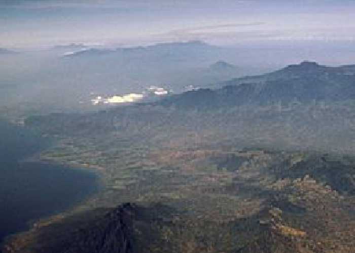 Keanggunan dan Misteri Gunung Lurus: Sebuah Penelusuran