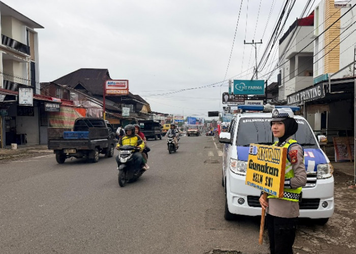 Satlantas Intensifkan Pengaturan Lalin, Beri Imbauan Keselamatan Kepada Pengendara