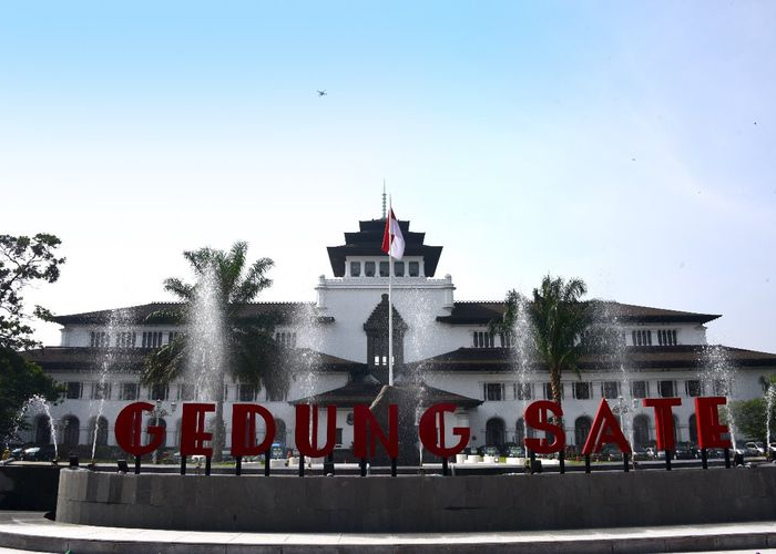 Menyusuri Sejarah Gedung Sate: Simbol Kemegahan di Jantung Bandung