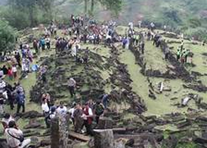 Ini Lho Fakta Situs Gunung Padang  yang Menggegerkan Dunia dan Menarik Minat Para Ahli