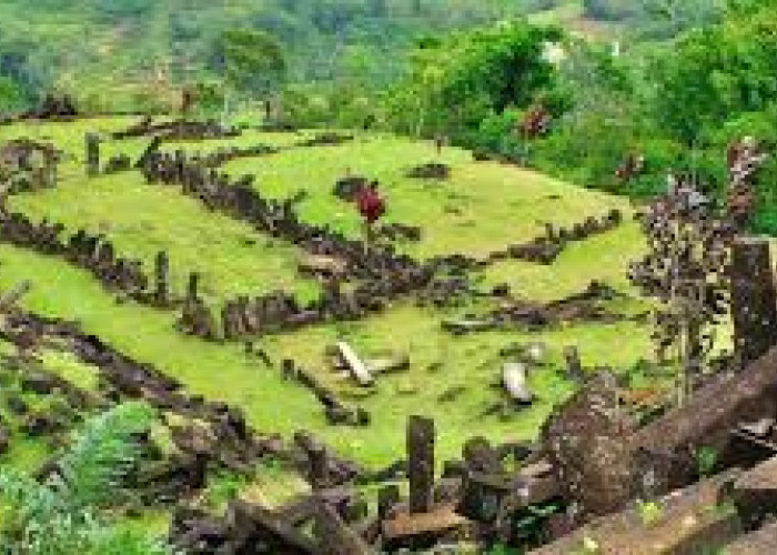 Sempat Geger! Fakta di Gunung Padang Ini Juga Tarik Perhatian Arkeolog Dunia Lho