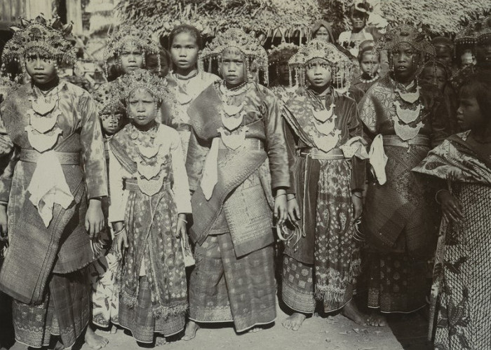 Ritual Perkawinan, 5 Tradisi Unik Suku di Indonesia yang Mencengangkan