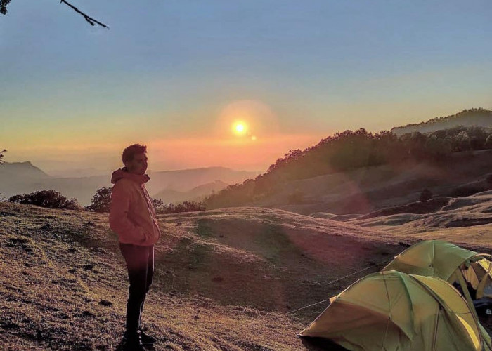 Sunset di Puncak Mutis, Gunung Diujung Timur Indonesia Yang Tebar Pesona