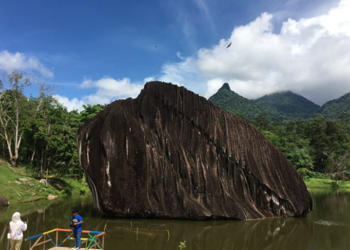 Batu Belimbing: Warisan Geologi yang Menjadi Simbol Budaya Bangka Belitung