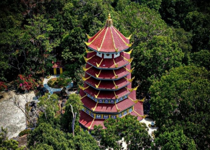 Megah Dipinggir Pantai, Begini Pesona Pagoda Nusantara di Bangka