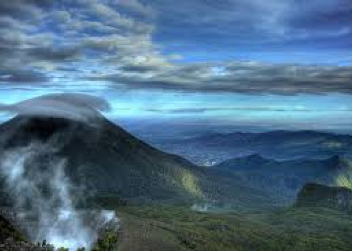 Banyak Cerita Mistisnya, Pendaki Tetap Asik Mendaki Gunung Pangrano 