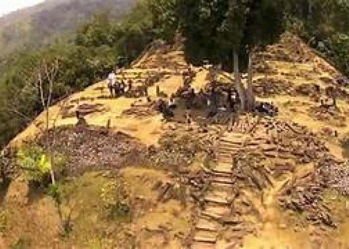 Peninggalan Bangsa Apa Ya 3 Ton Logam Mulia dan Pasir Peredam Gempa di Gunung Padang Ini? Begini Penjelasannya