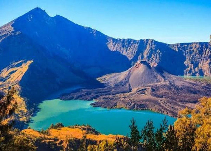  Mengungkap Misteri dan Keistimewaan 5 Gunung Sakral di Pulau Jawa