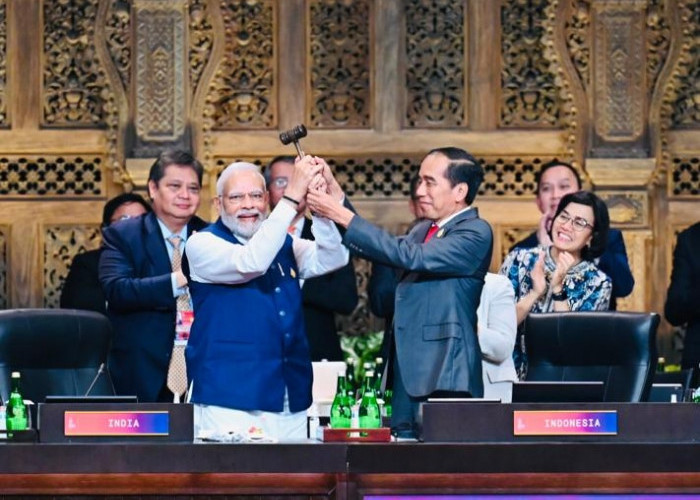 Presiden Jokowi Serahkan Presidensi G20 kepada PM India