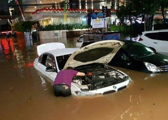 Awas Jangan Salah Pilih! Ini 4 Ciri Mobil Bekas Terendam Banjir