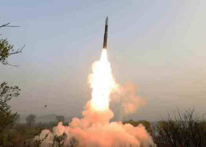 Waduuh, Korea Utara Luncurkan Rudal  Balistik ICBM Hwasong-18, Siapa Diserang?