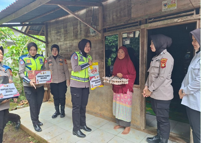 Aksi Polwan Peduli, Polres Pagar Alam Salurkan Sembako Door to Door