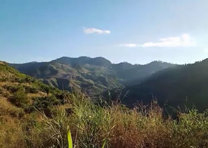 Gunung Aurbunak Kalimantan: Keindahan Alam dan Kisah Mistis yang Menyertainya