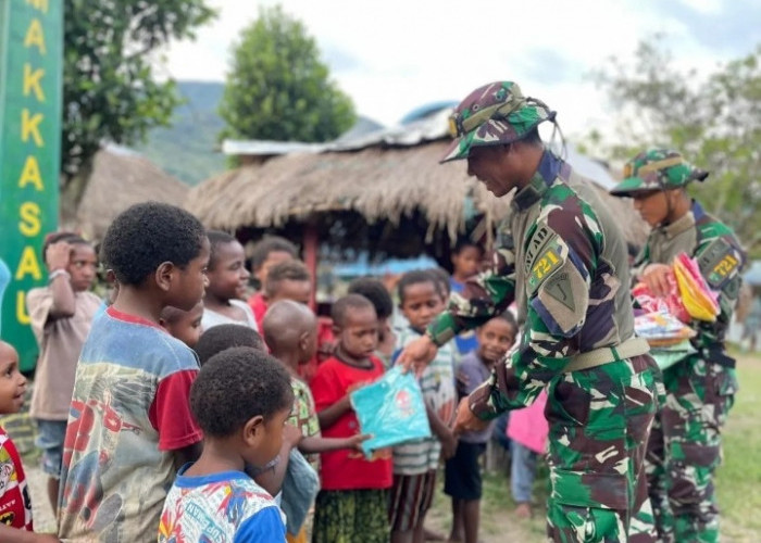 Luar Biasa DiLakukan Prajurit TNI di Papua, Salurkan Bantuan Pakaian dan Ciptakan Keamanan Diperbatasan