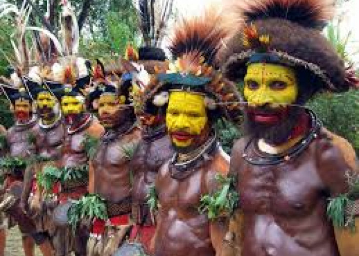 Mengerikan! Ini Suku Bauzi Papua yang Hidup Bersama Buaya