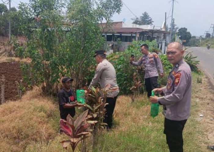 Polsek Dempo Tengah Berbagi, Salurkan Paket Makanan kepada Masyarakat