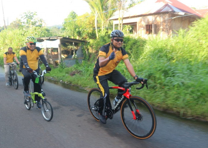 Sambil Mengayuh Sepeda Kapolres dan Jajaran Pantau Kamtibmas 