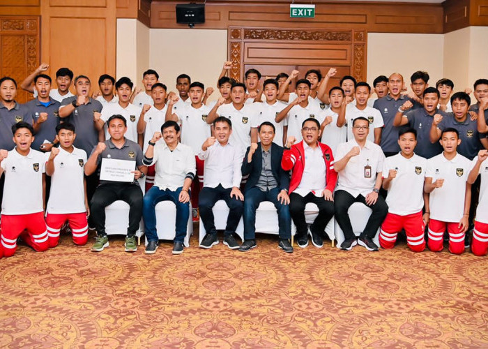 Presiden Jokowi Berikan Bonus Kepada Timnas Sepak Bola U-16