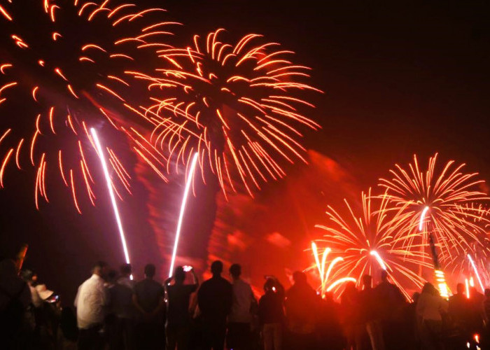 Sejarah Perayaan Tahun Baru dan Tinjauan Hukumnya