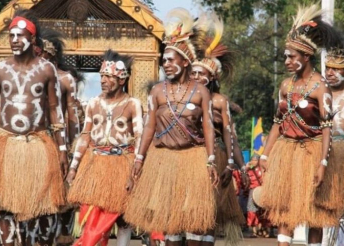 Suku Papua yang Masih Miliki Tradisi Secara Primitif! 