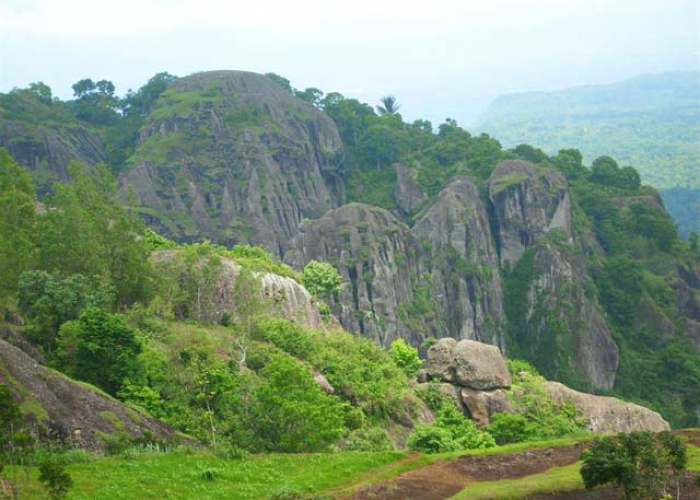 Mengungkap Misteri dan Sejarah Gunung Saran di Kalimantan