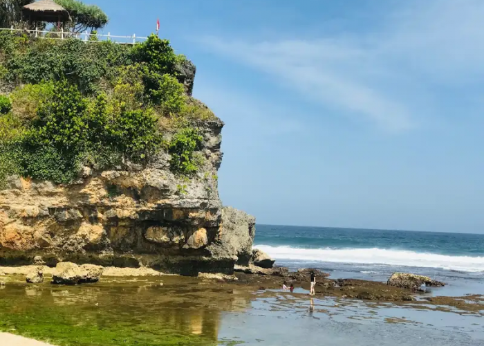 Eksplorasi Pantai Drini di Jogja! Pemandangan Indah dan Aktivitas Memikat