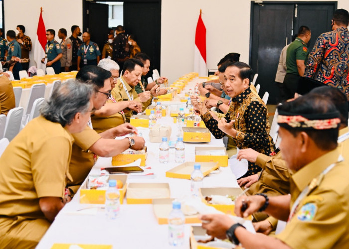 Presiden Jokowi Makan Siang Bersama Forkopimda