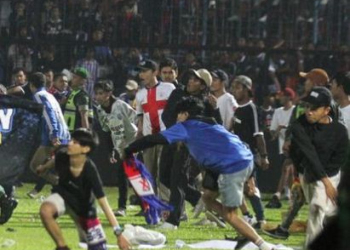 Polisi resmi menahan 6 tersangka kasus dugaan kelalaian atas insiden kerusuhan di Stadion Kanjuruhan, Malang y