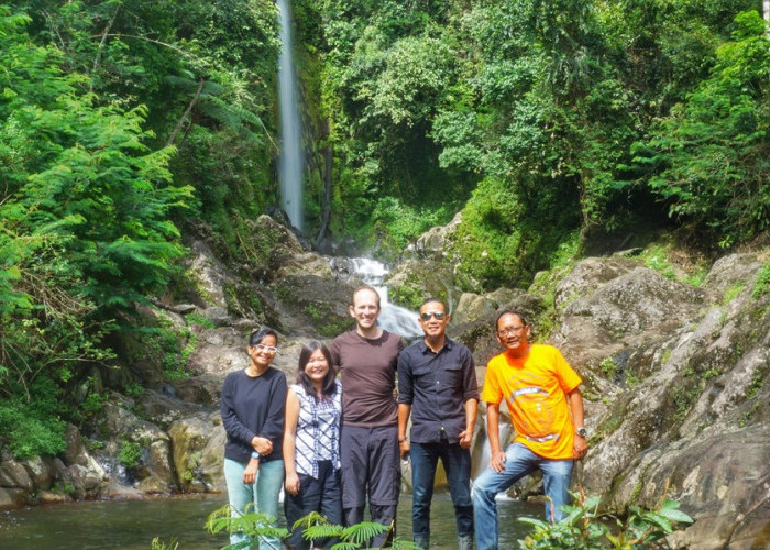 Melukis Kenangan di Curup Tujuh Kenangan