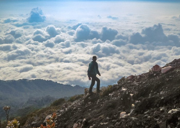Legenda Gunung Slamet, Ramalan Misterius dan Cerita Keselamatan di Jawa Tengah yang Bikin Merinding