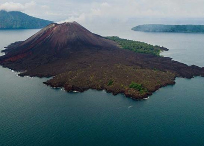 Krakatau: Kisah Sejarah dan Makna di Balik Nama Gunung Berapi Legendaris