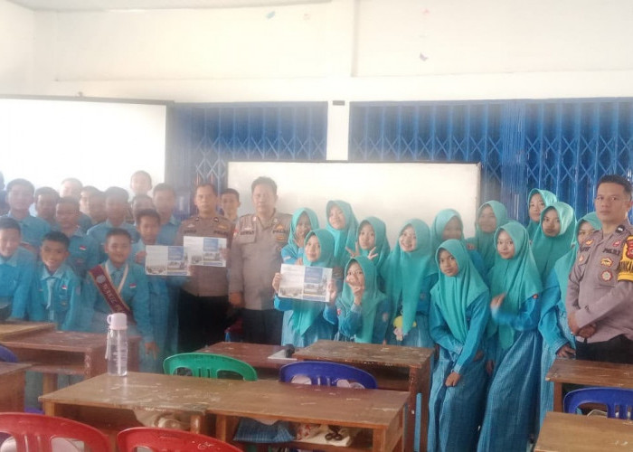 Sambang ke SMPN 8 Pagar Alam, Bhabinkamtibmas Ulu Rurah Sosialisasikan SMA Kemala Taruna Bhayangkara